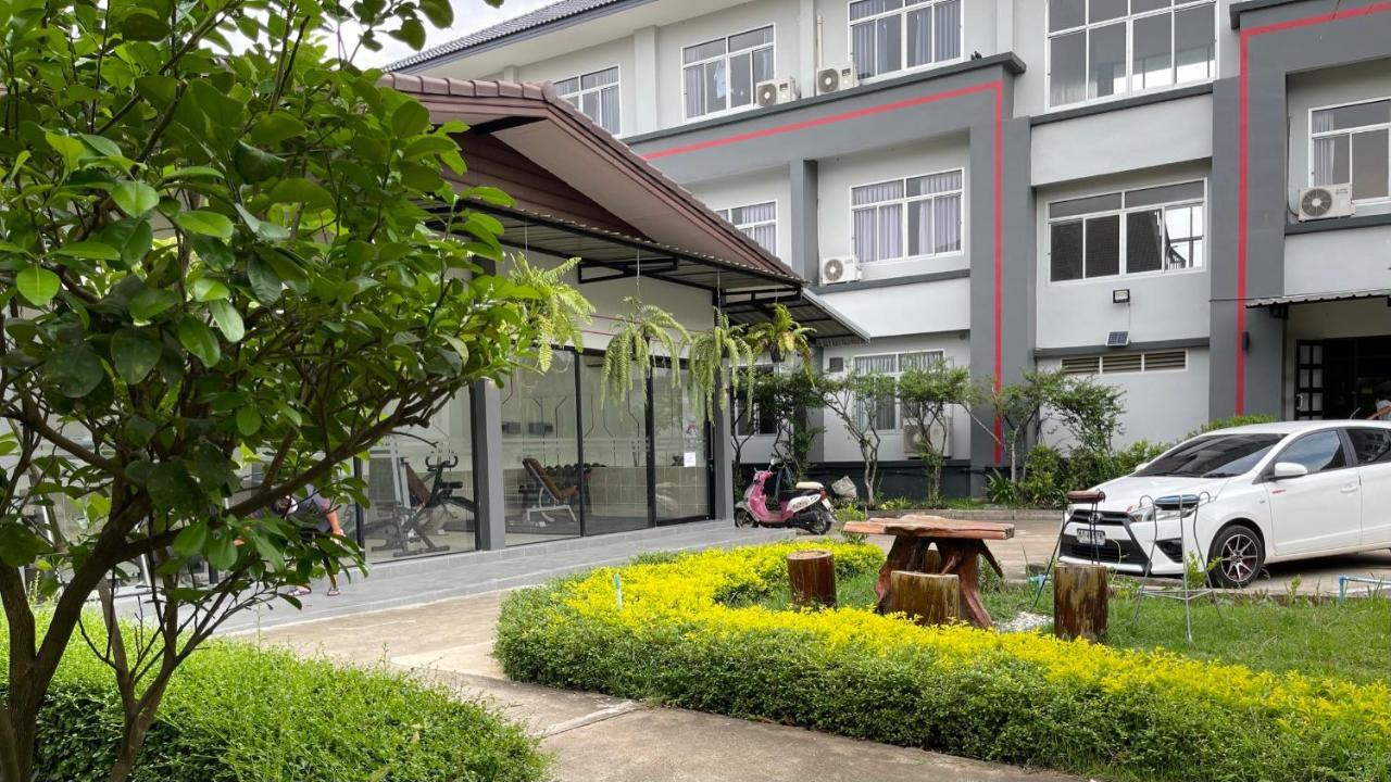 Araya Hotel Uttaradit Exterior photo