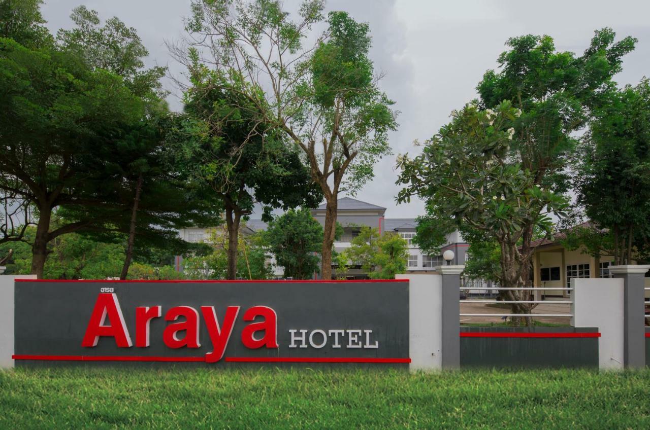 Araya Hotel Uttaradit Exterior photo